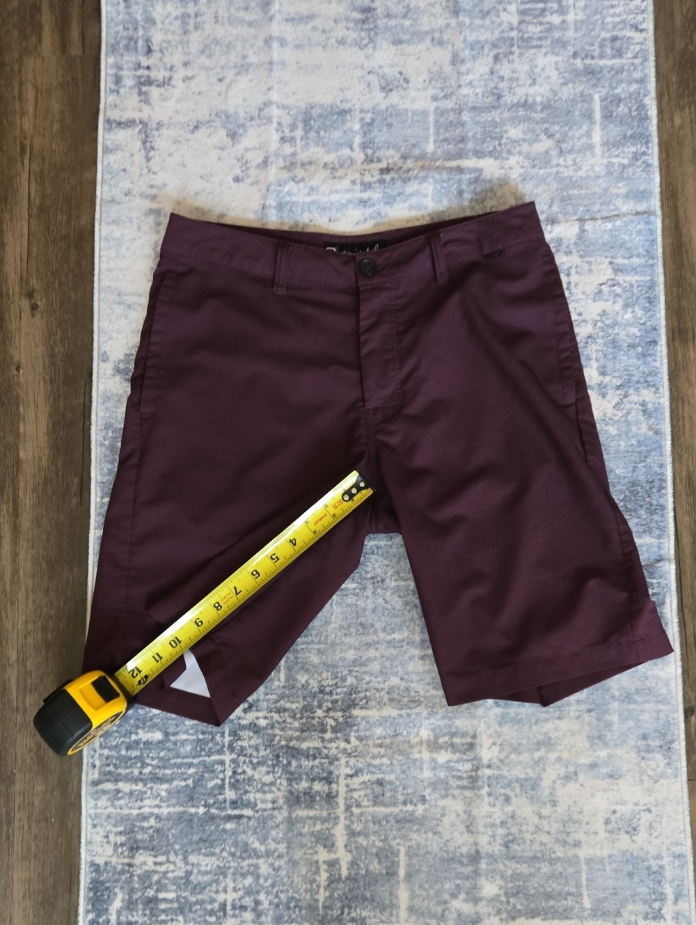 Men's Travis Mathew Sz. 30 Shorts Burgundy